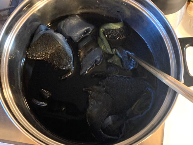 ミトンを見立てているところ