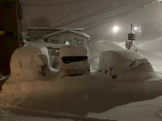 朝6時の時点での車のせ積雪。