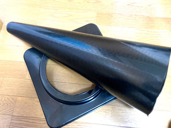 カラーコーンの土台を切り離す