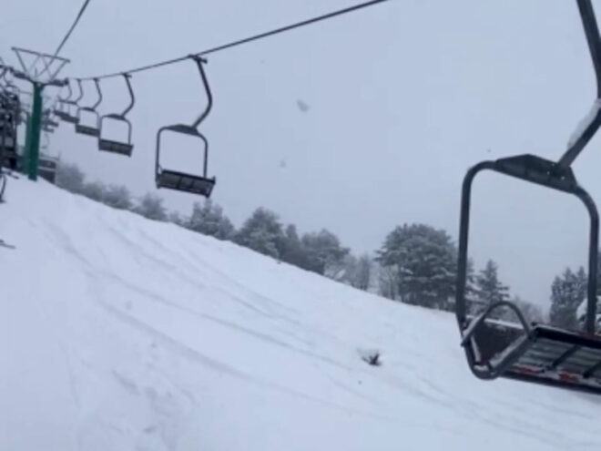 上のリフトから見える上級コース（動画から切り出し）