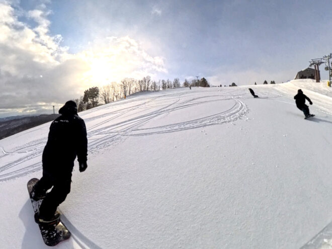 1本目の圧雪カービングセッション。(動画から切り出し)