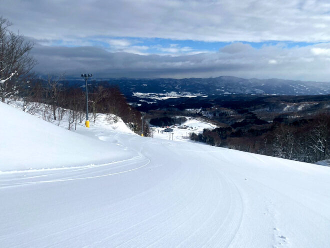 圧雪が残りまくってた大会バーン。